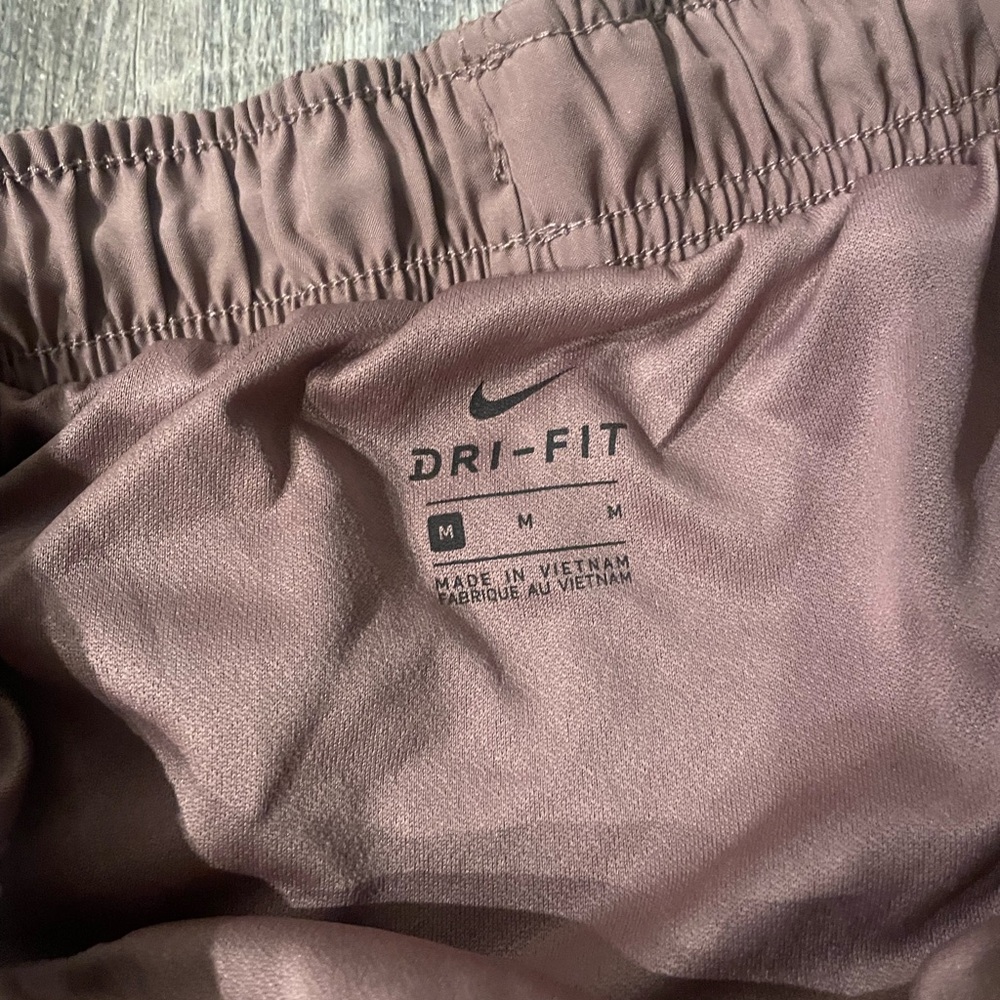 Women’s Nike Shorts Size Medium - Picture 3 of 5